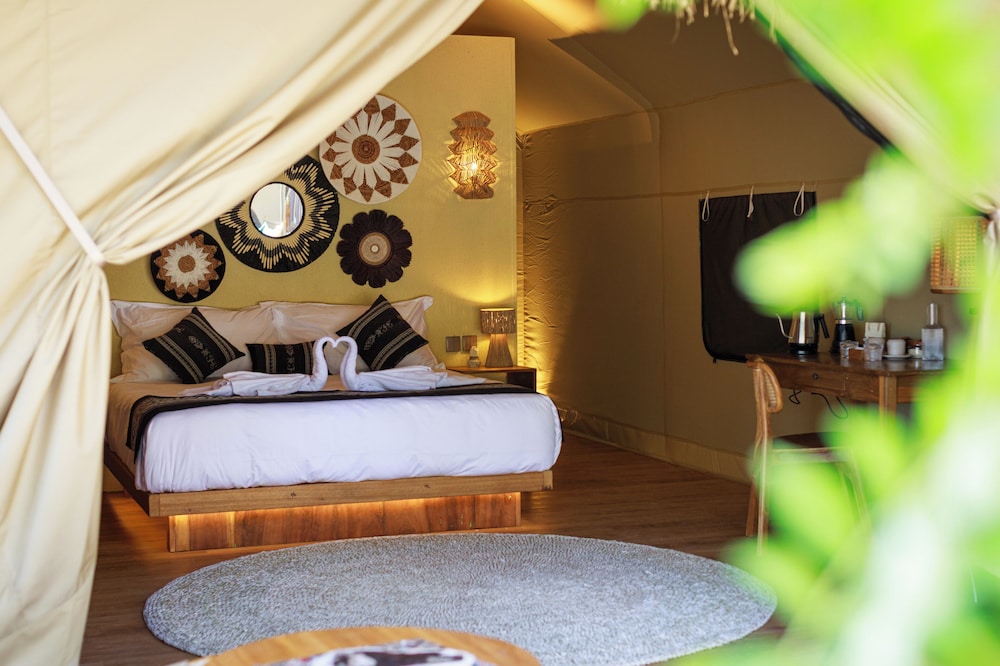 Barefoot Glamping