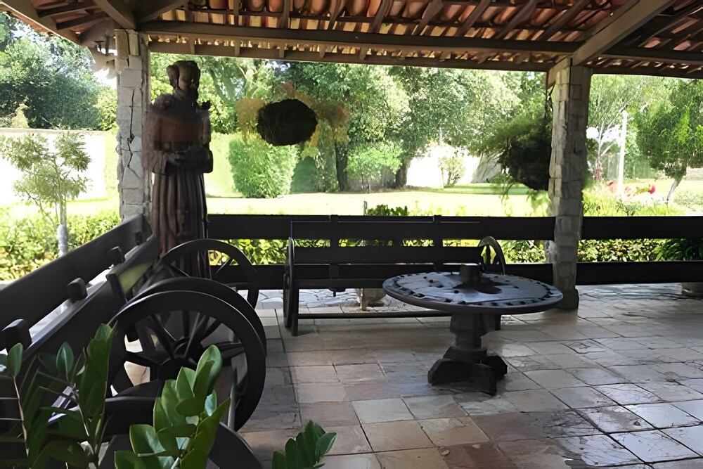 Sítio em Aldeia com piscina vista vale