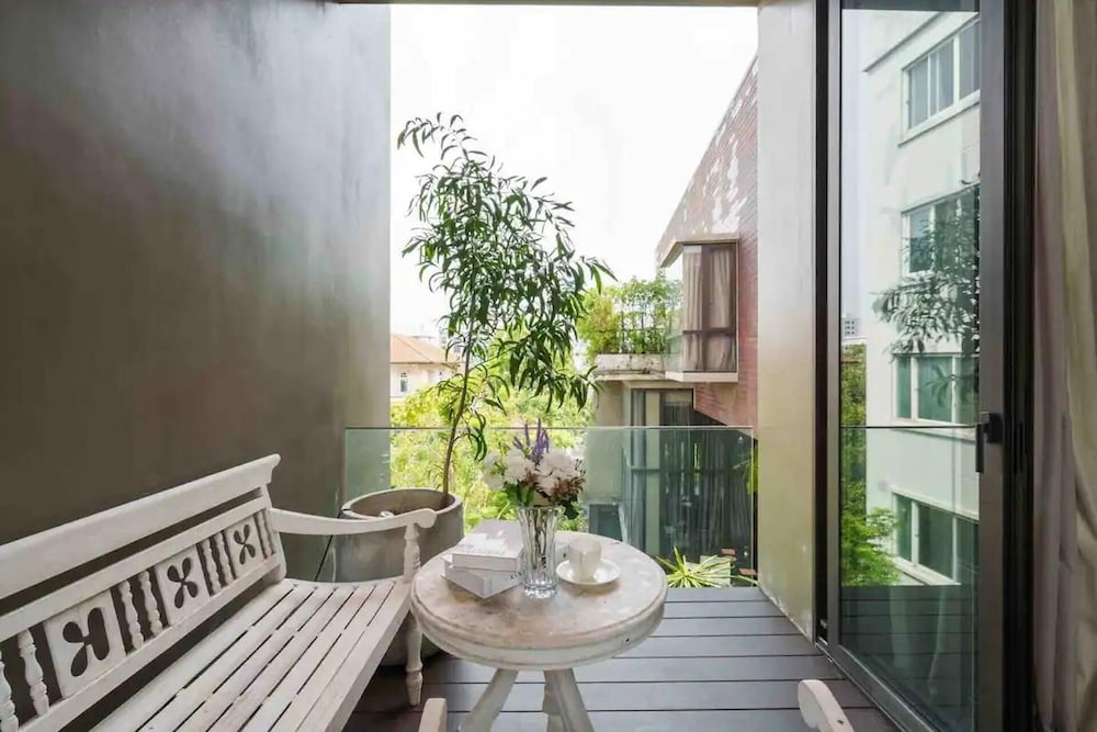 Luxury Pool Villa With Jacuzzi & Lift by Thonglor