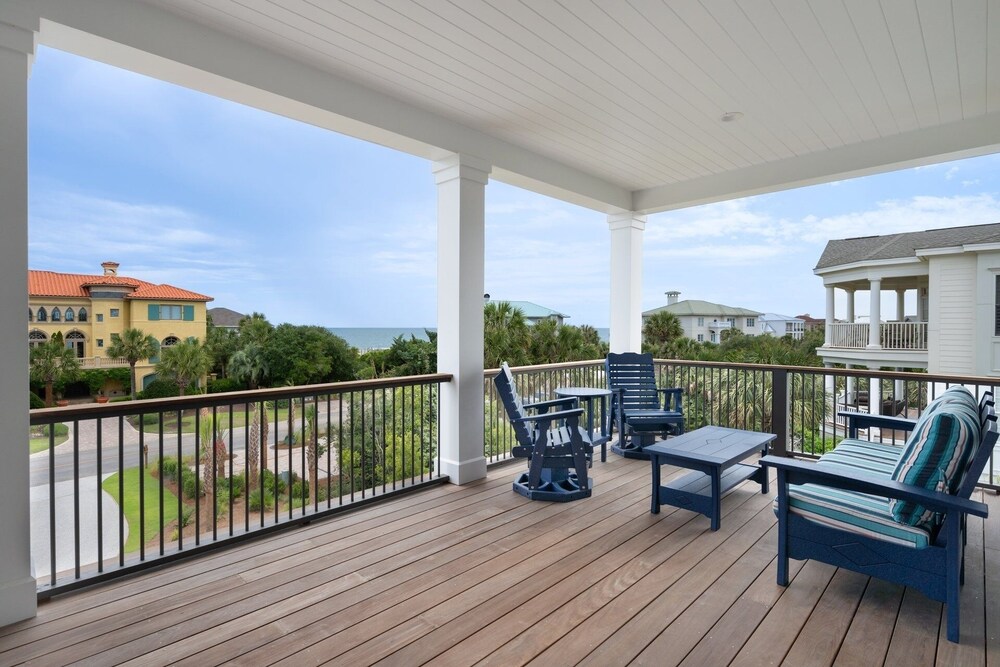Cornfed Pelican 9 Bedroom Home