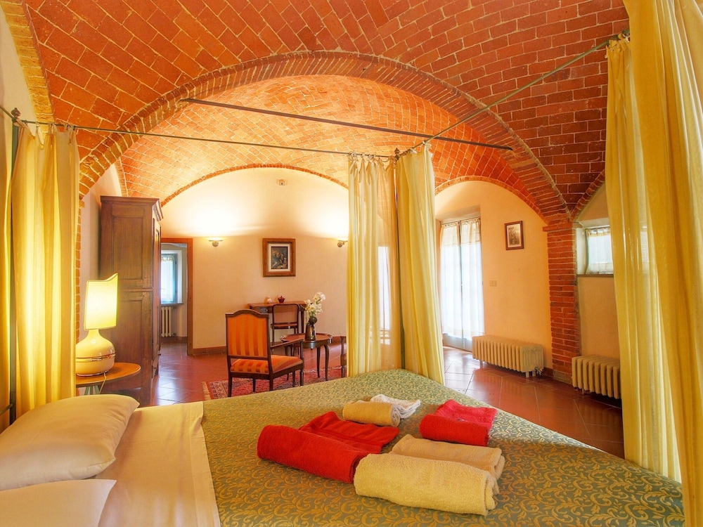 Panoramic Tuscan Villa photo 4