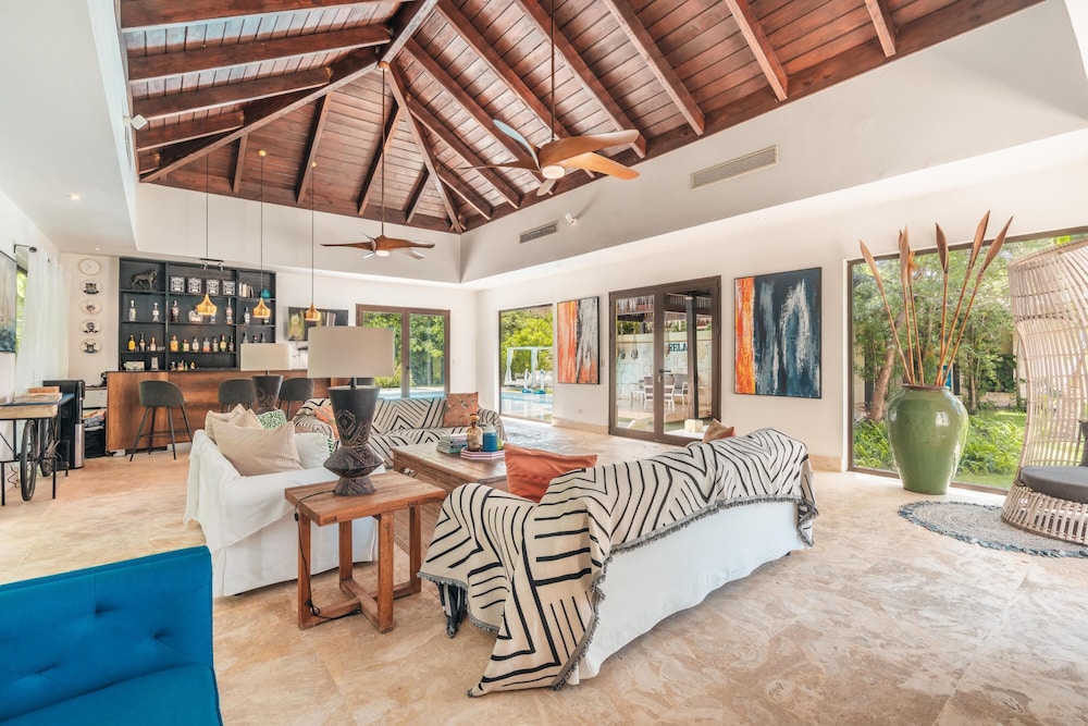 Mesmerizing Villa With Jacuzzi Maid in Cap Cana
