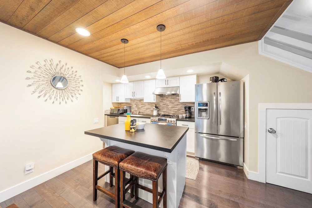 Near Ski, Beach, & Hiking Trails + Clubhouse Pool & Hot Tub Access Juanita Blue by Avantstay