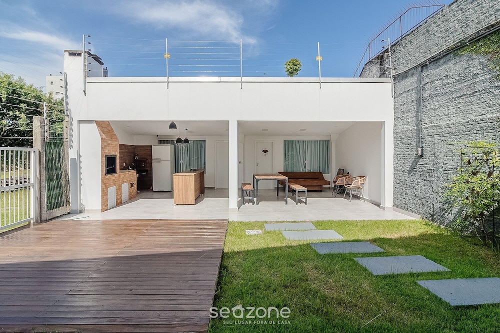 5BR House w/ Gourmet Area 400m From Beach Rfi0316