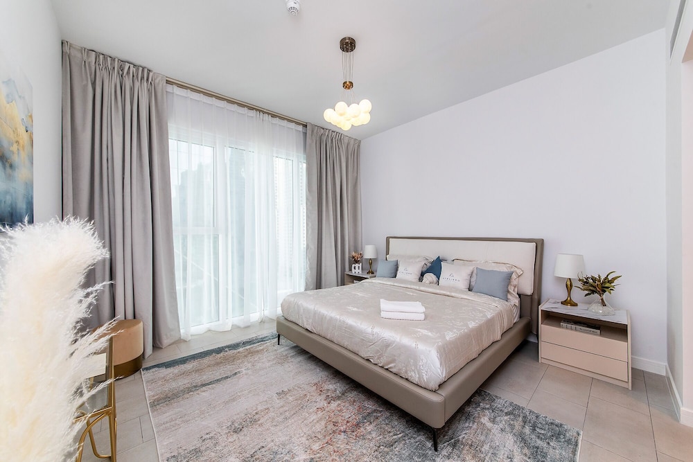 Luxury 2BR at La Vie with sea view