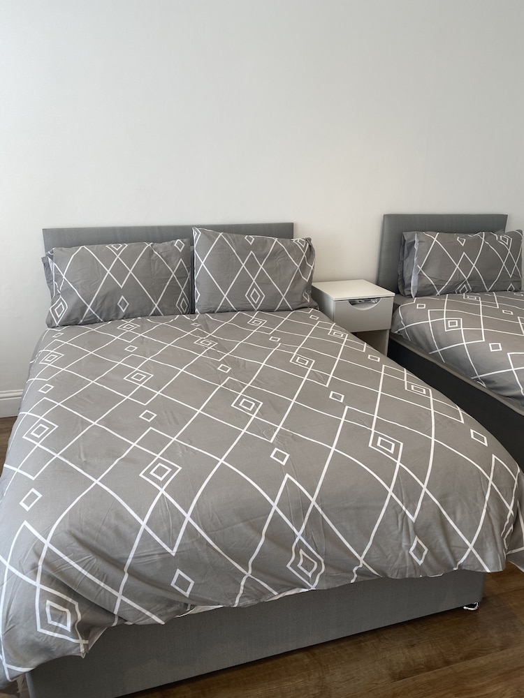 Large 3 bed House Sleep 10 Anfield Liverpool view 3