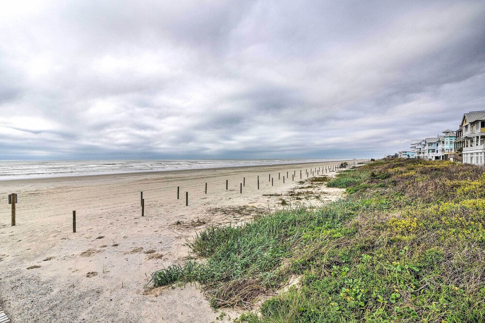 Walk to Beach: Modern Galveston Home w/ Balconies! view 3