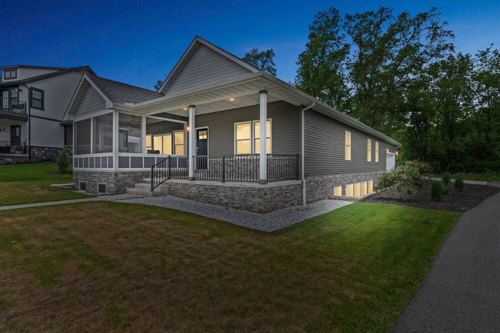 Pet-friendly Getaway With Golf & Private Patio Retreat 4 Bedroom Home