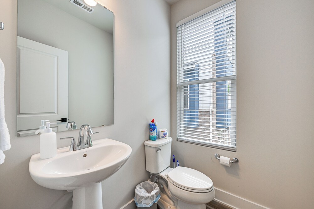 Walk to Music Factory: Townhome w/ Rooftop Deck!