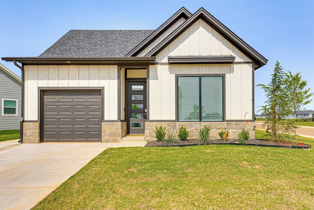 Pool Access & Private Yard: Oklahoma City Retreat