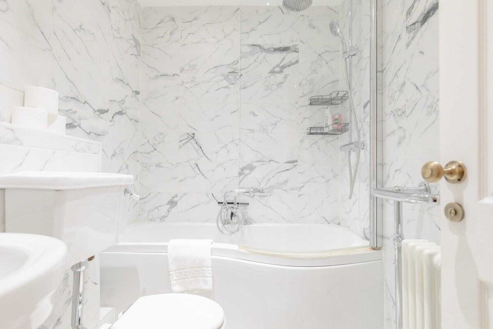 Newly Refurbished 2BD Flat - Wimbledon Village!