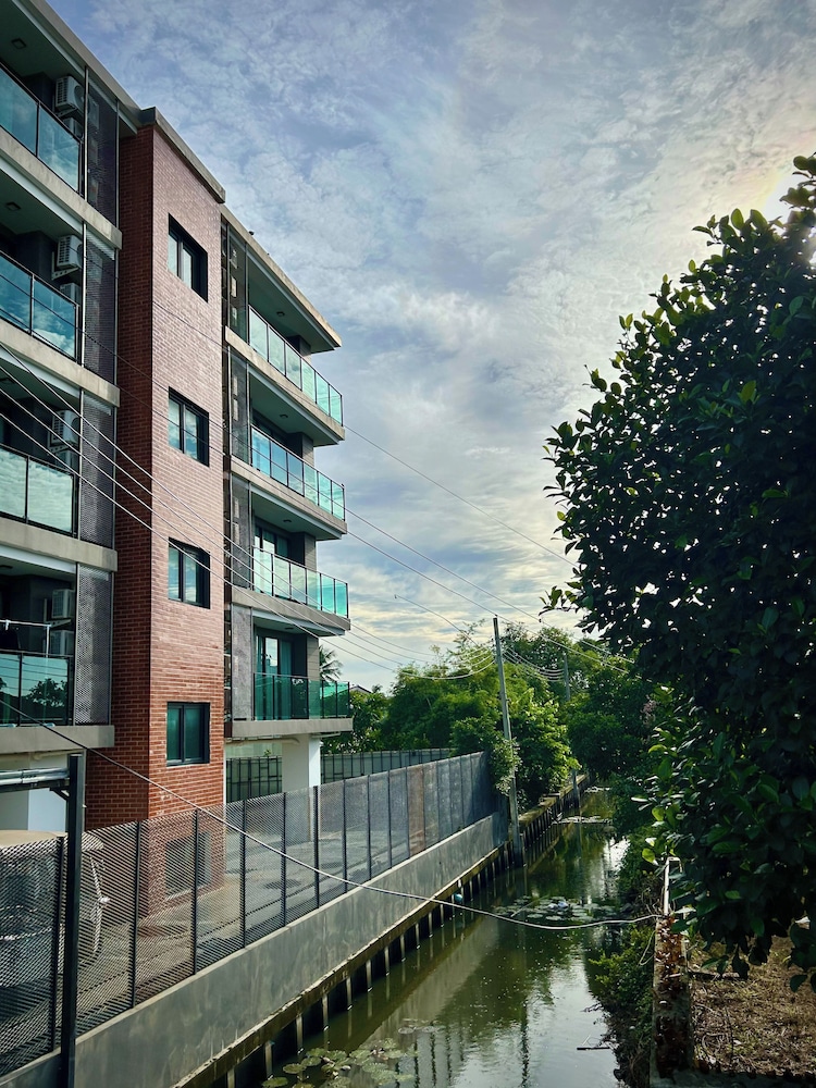 Parrish Serviced Apartment