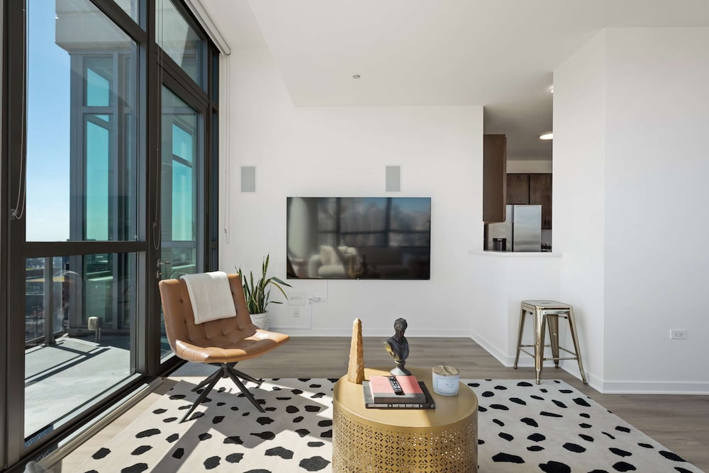Group Stay 3 Penthouses in the Same Building