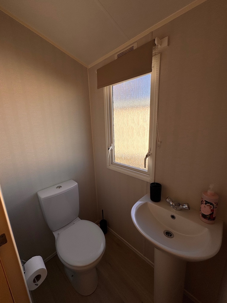 3 Bed Caravan - Side Gated Decking, Wifi, Pets