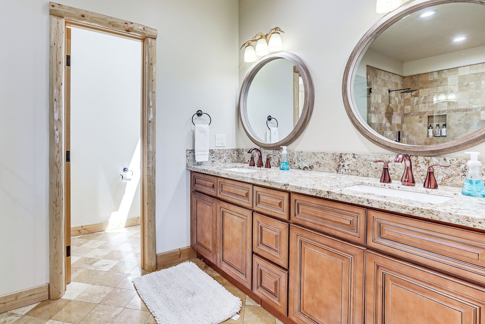 Hot Tub + Game Room: Mtn-view Retreat in Big Bear!