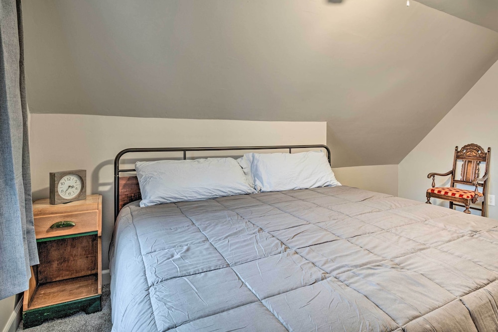Charming Greencastle Home < 1 Mi to Depauw! view 5