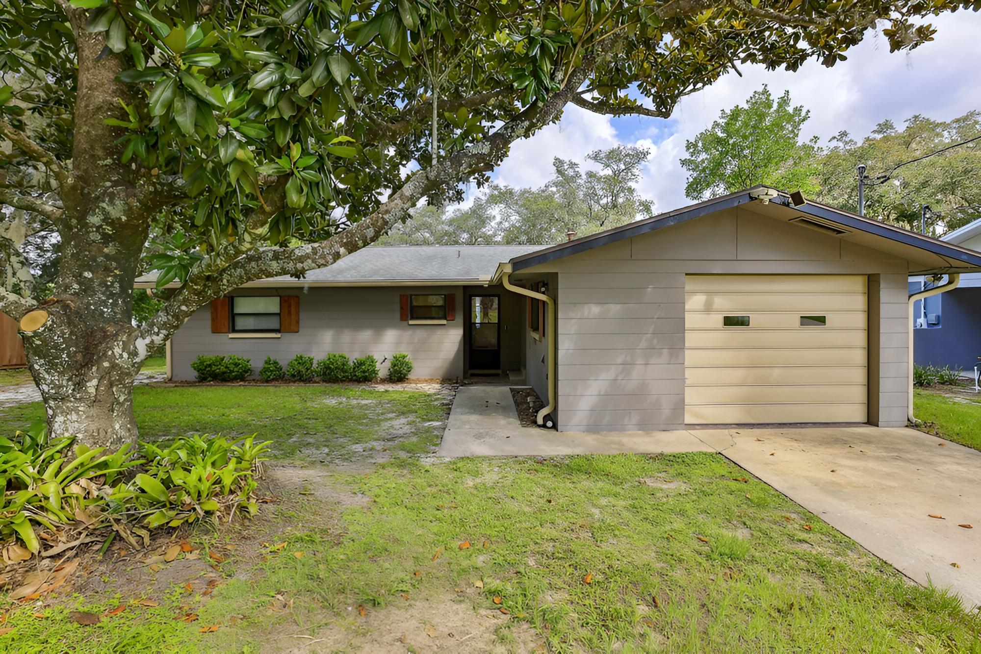 Lakefront Dunnellon Home w/ Yard & Gas Grill! view 4