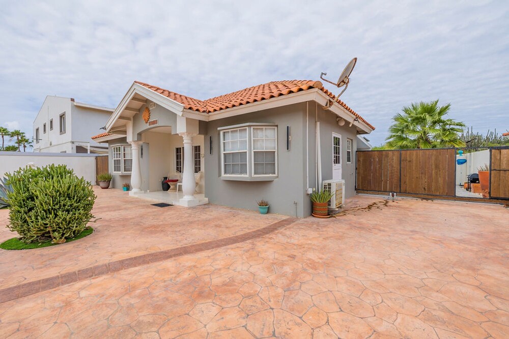 2br2ba Home w Private Pool Close 2 Beach BBQ