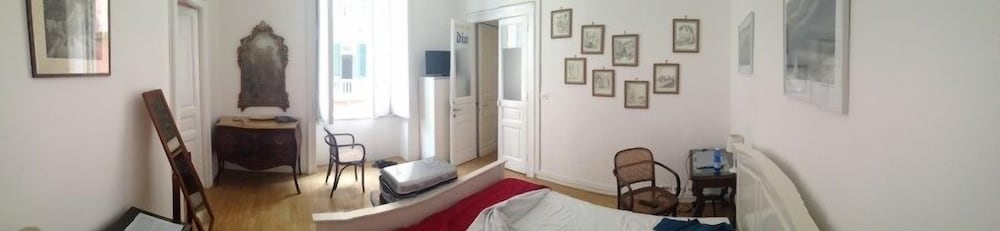 La Dimora dei Baroni en Naples — hotel room