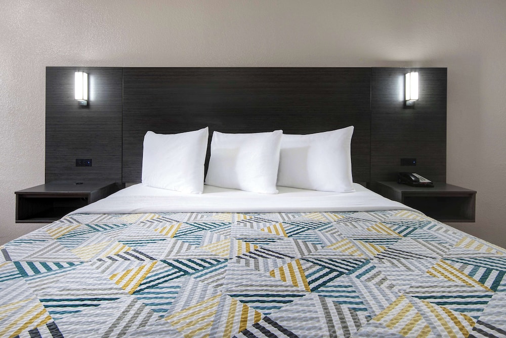 Motel 6 San Antonio, TX - Northwest Medical Center