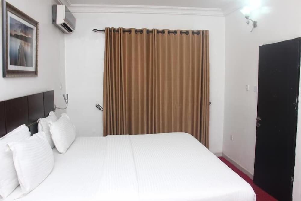 Bjorne Suites