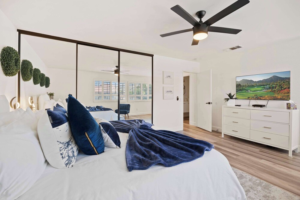 The 14th Fairway Delight 4Bd W/community Pool!