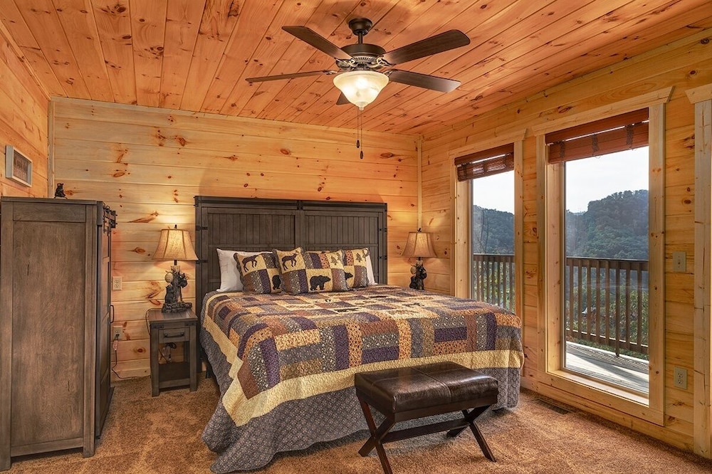 Awesome Mountain Sunsets - 5 Bedrooms, 5.5 Baths, Sleeps 16 5 Cabin by RedAwning view 4