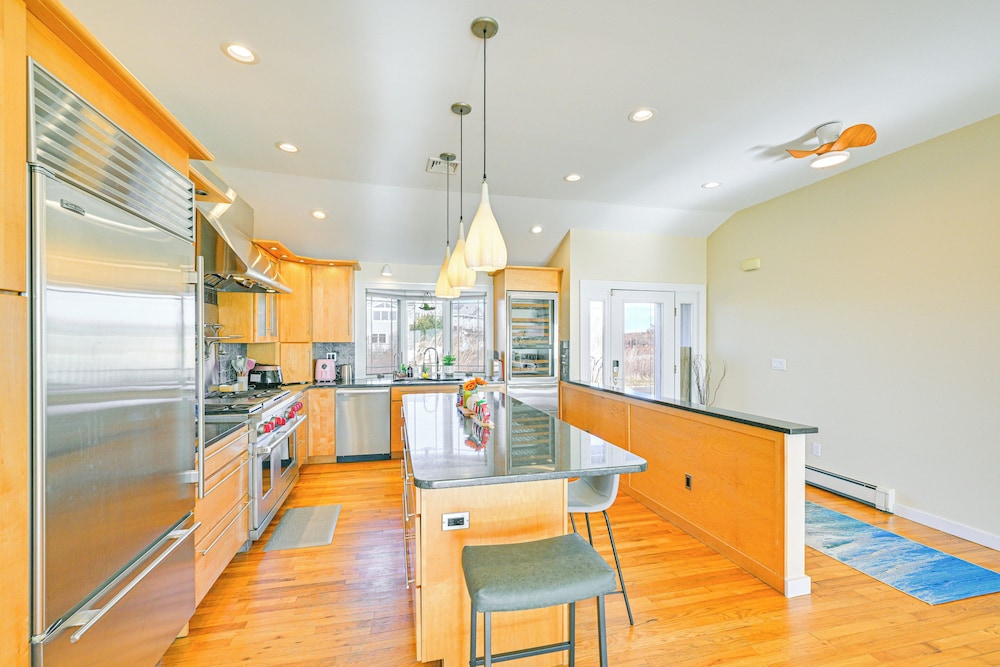 Bayfront Home in Patchogue w/ Deck & Fishing Dock