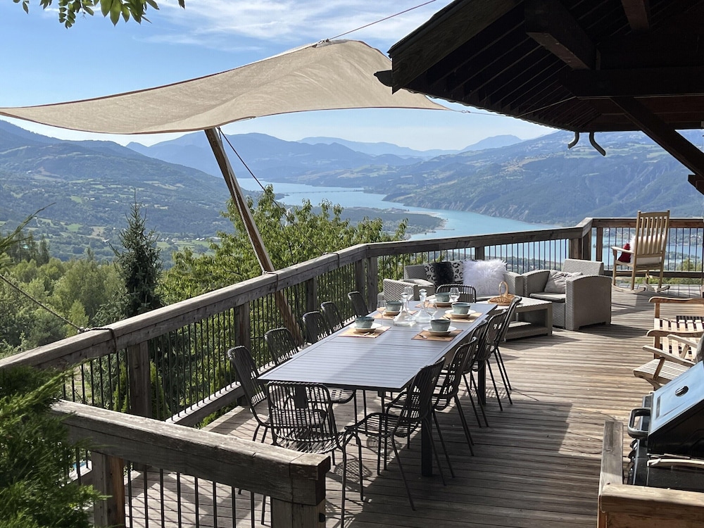Holiday Home With Sauna, Saint-sauveur