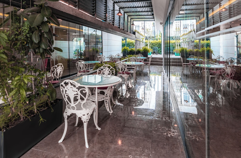 Nun By Laren Hotels - Image 40