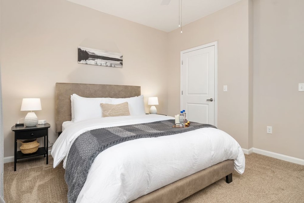 Ground Floor 2BR w Lux Amenities At Albany Glen