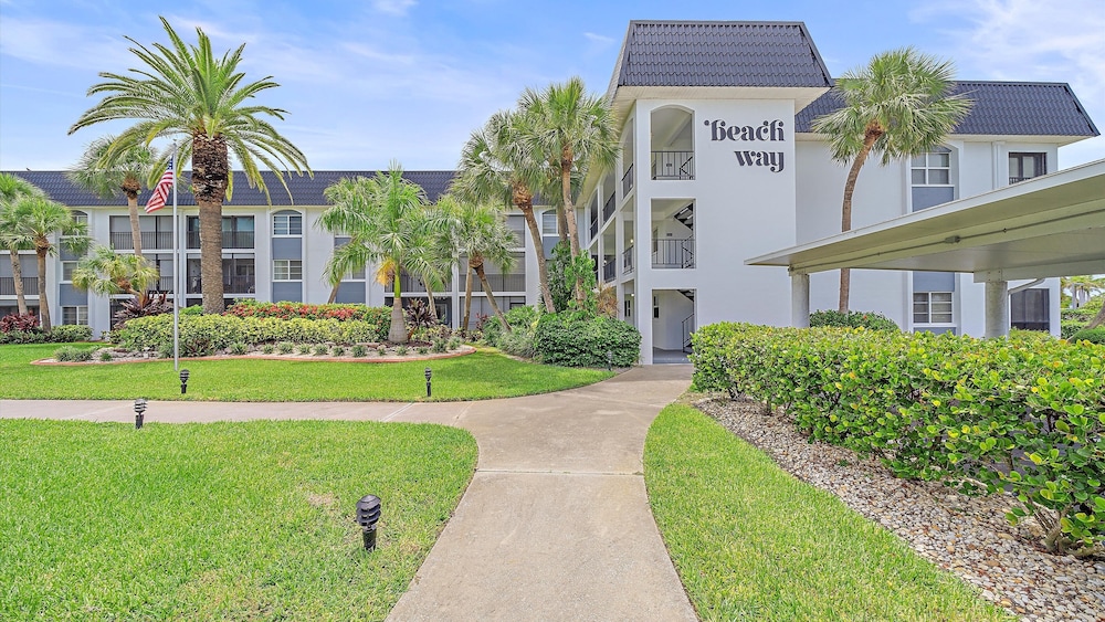 Salty Soldi 2 Bedroom Condo by RedAwning view 4