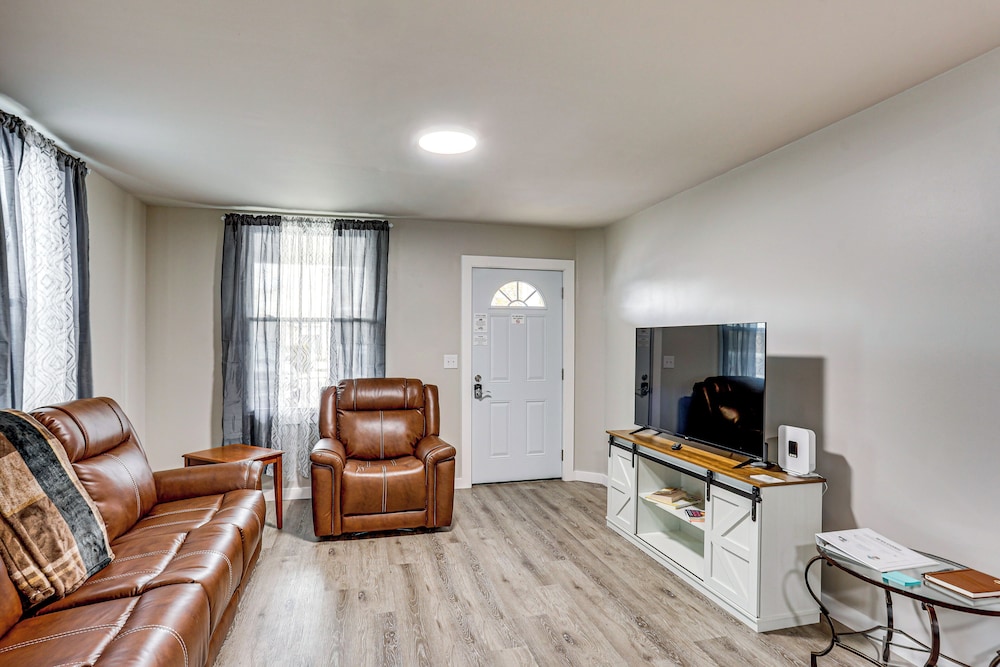2 Mi to Dtwn Harrisburg! Convenient Duplex