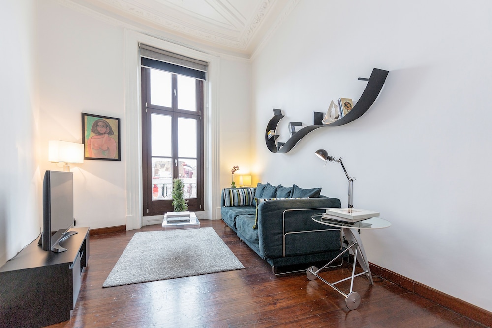 South Ken Apartment by BaseToGo