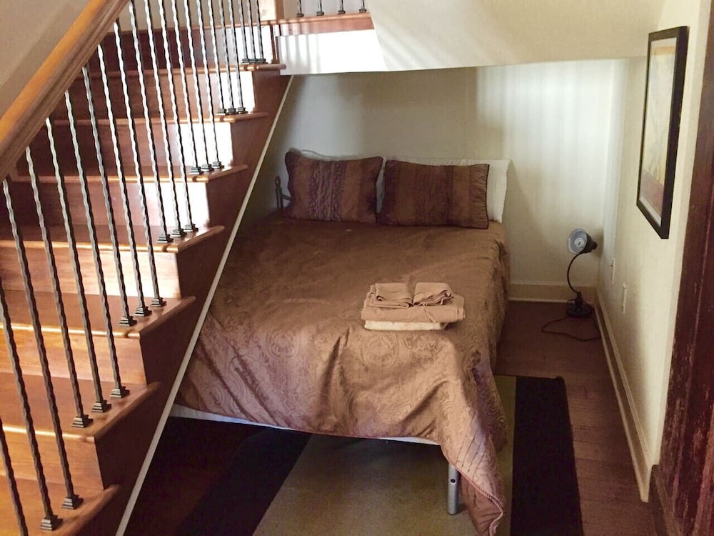 Spectacular 4BR Mountain Home Sleeps 12