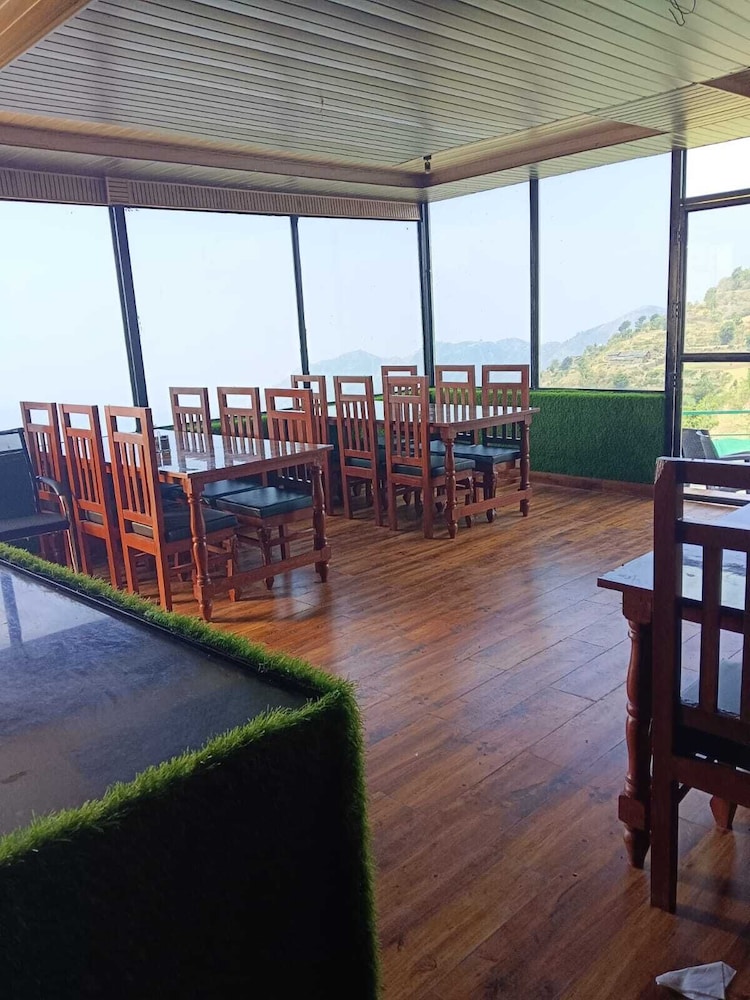Deodar Inn resort
