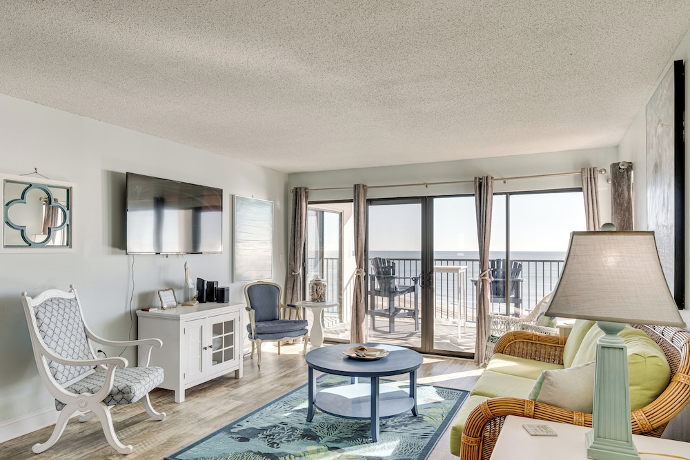 Walk to Beach: Emerald Isle Condo w/ Ocean View!
