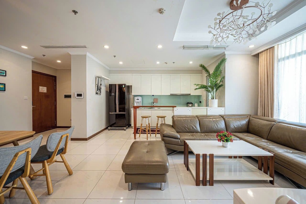 Apartment Landmark 81 by Urban Home
