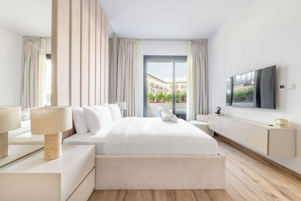 JVC Gem 2BR w maidsroom - Oakley Square