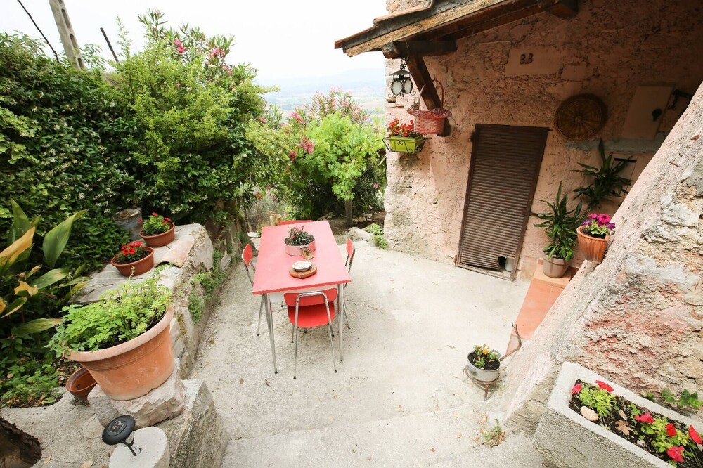 Italian Charming Mansion in the County Side Enjoy Umbria view 3