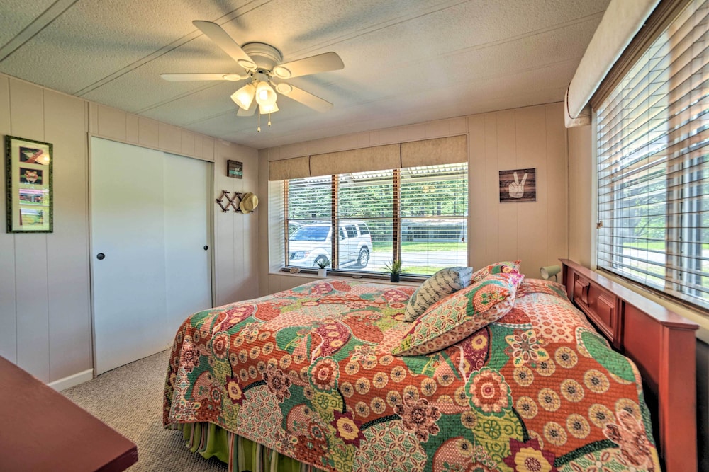 Murray Getaway w/ Deck: Near Fishing & Boating! view 3