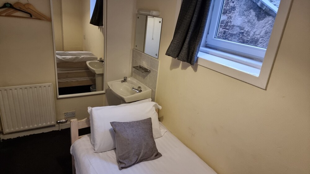 The Hampton Court Guesthouse