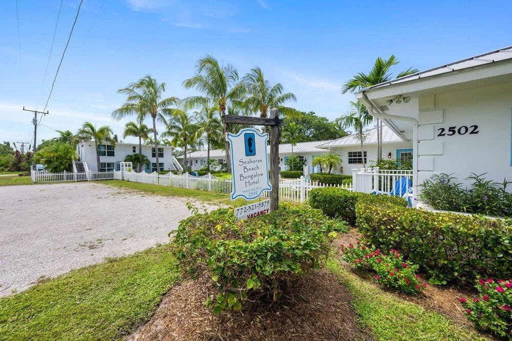 13 Queen Size Bedroom Near the Beach Pet Friendly