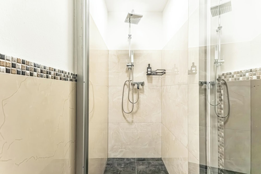 4BR Apartment for Groups Near Stadthalle