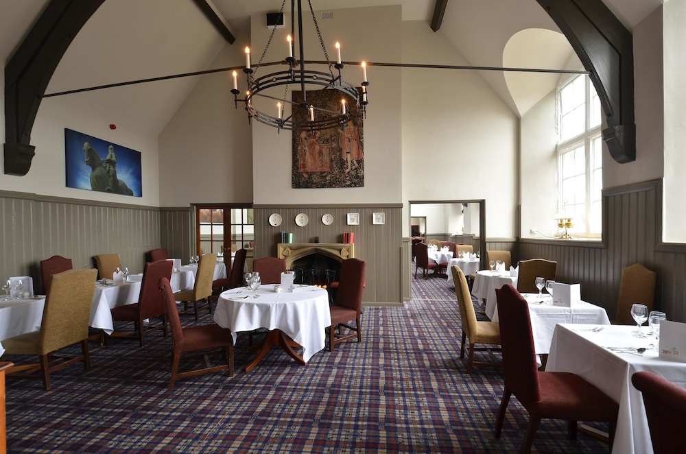 Stirling Vacations - The Stirling Highland Hotel - Property Image 7
