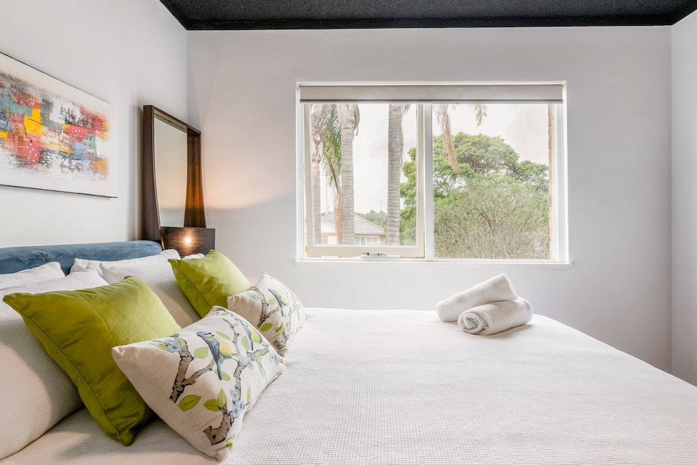 Renovated Retro Apartment Near Harbour Front Walks