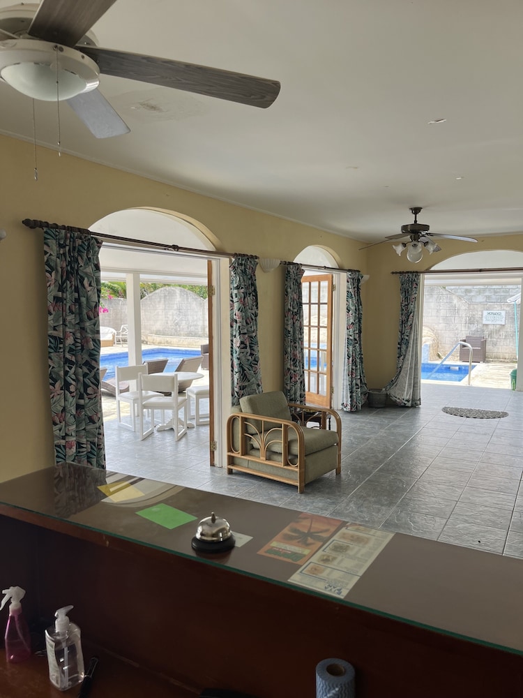 Hotel El Retreat Guest House - Image 1