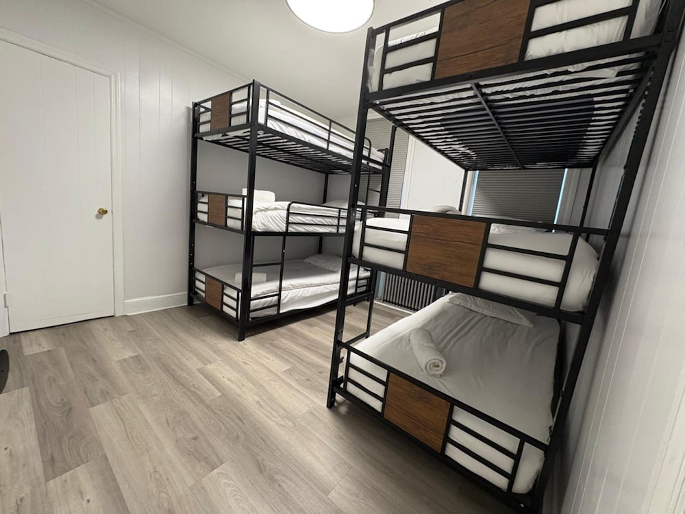 Budget-friendly Home Sleeps 16 Wifi Close to Minyan