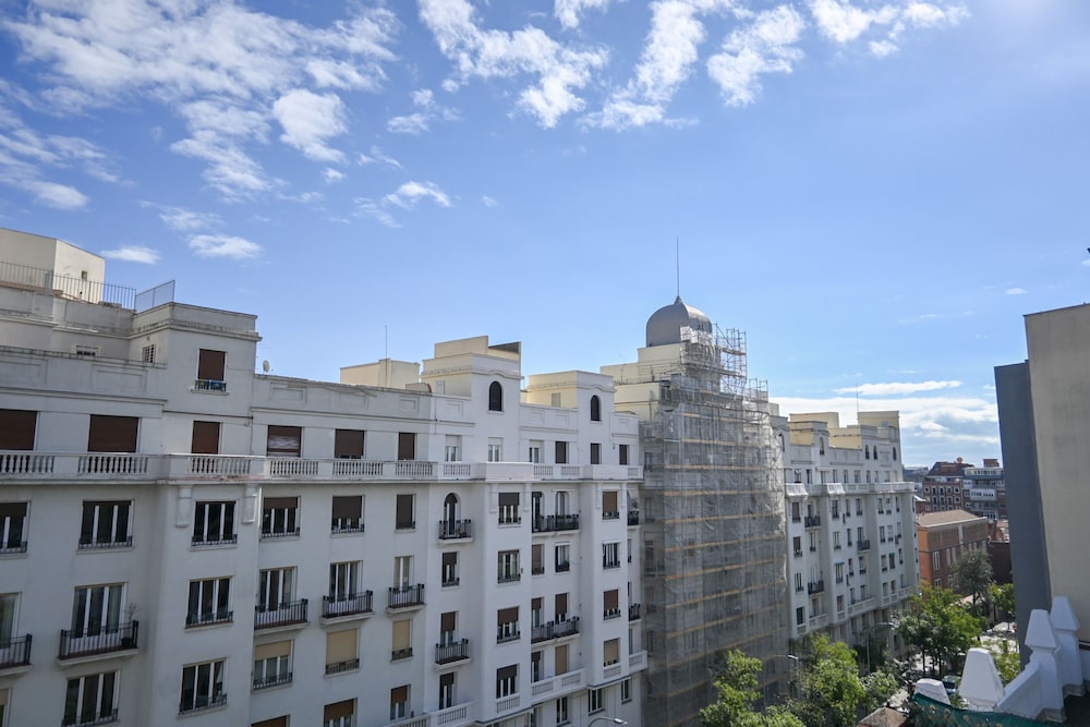 M Sen1692 Amplio Apartamento con Balc n en Calle
