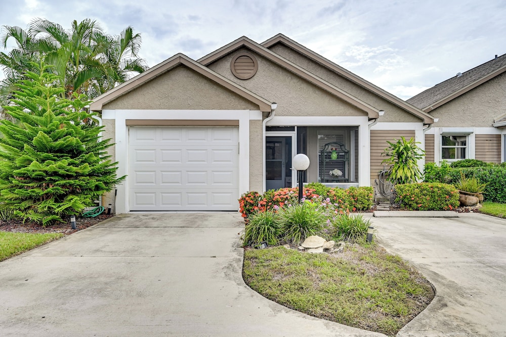 Extended Stay in Estero: Townhome w/ Lake Views!